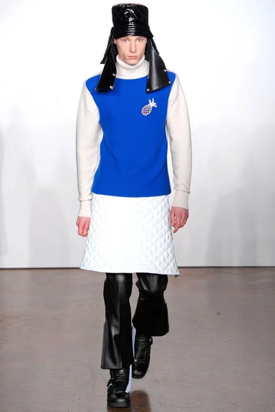 Look 16